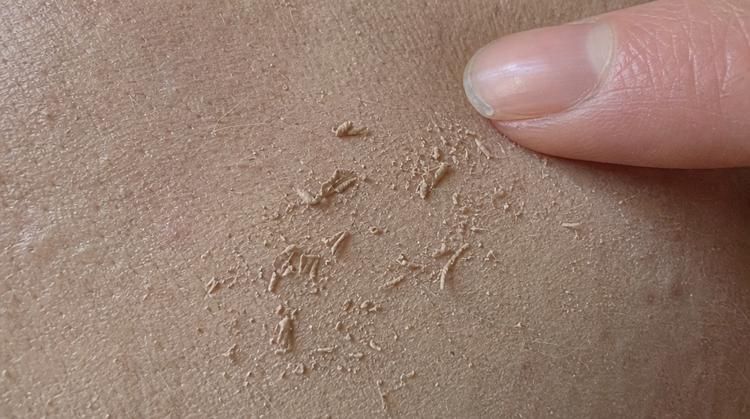 zrolowany podkład na filtrze SPF — jak wygląda problem